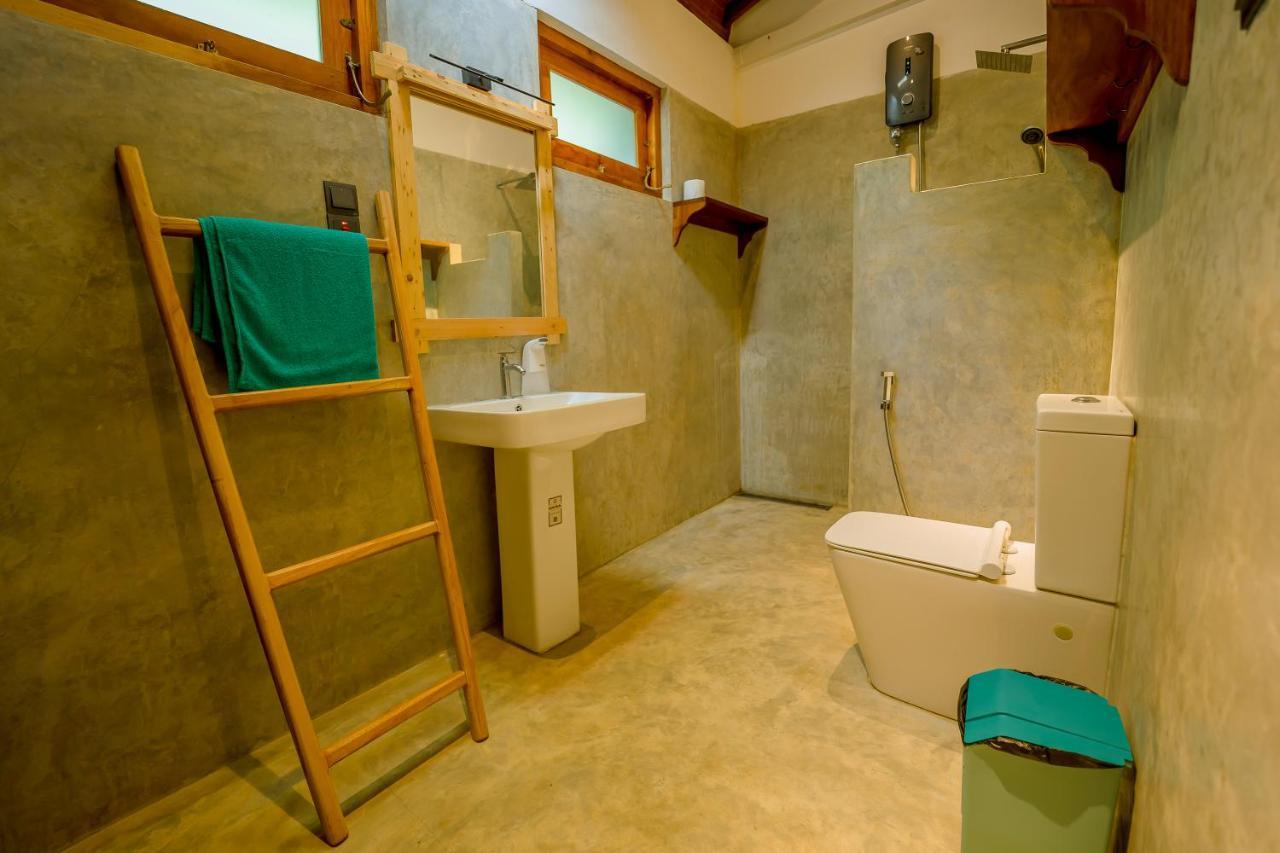 Sixth Sense Hostel Унаватуна Экстерьер фото